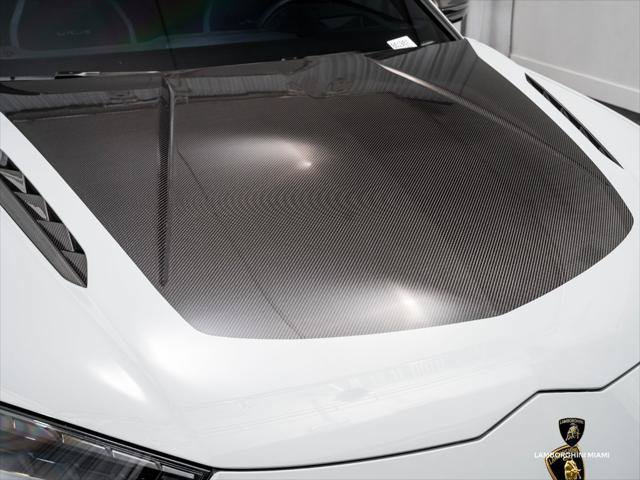 Used 2024 Lamborghini Urus Performante AWD/4WD image 6