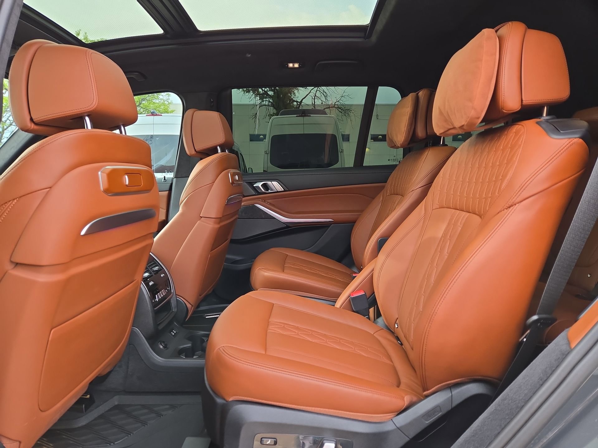 Used 2025 BMW X7 M60i image 13