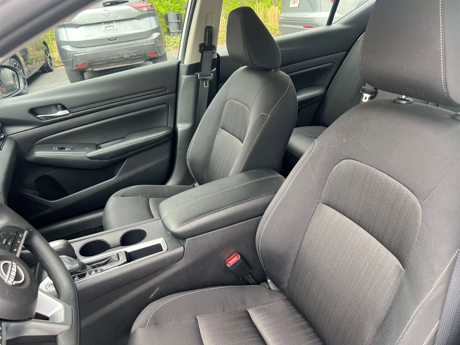 Used 2025 Nissan Altima 2.5 SV image 31