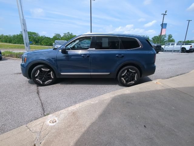 Used 2023 Kia Telluride EX w/ EX Captain's Chair Package AWD/4WD image 30