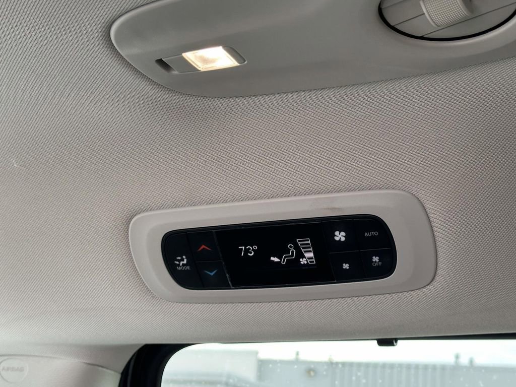 Used 2023 Chrysler Pacifica Touring-L image 13