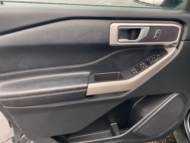 Used 2023 Ford Explorer XLT AWD/4WD image 16