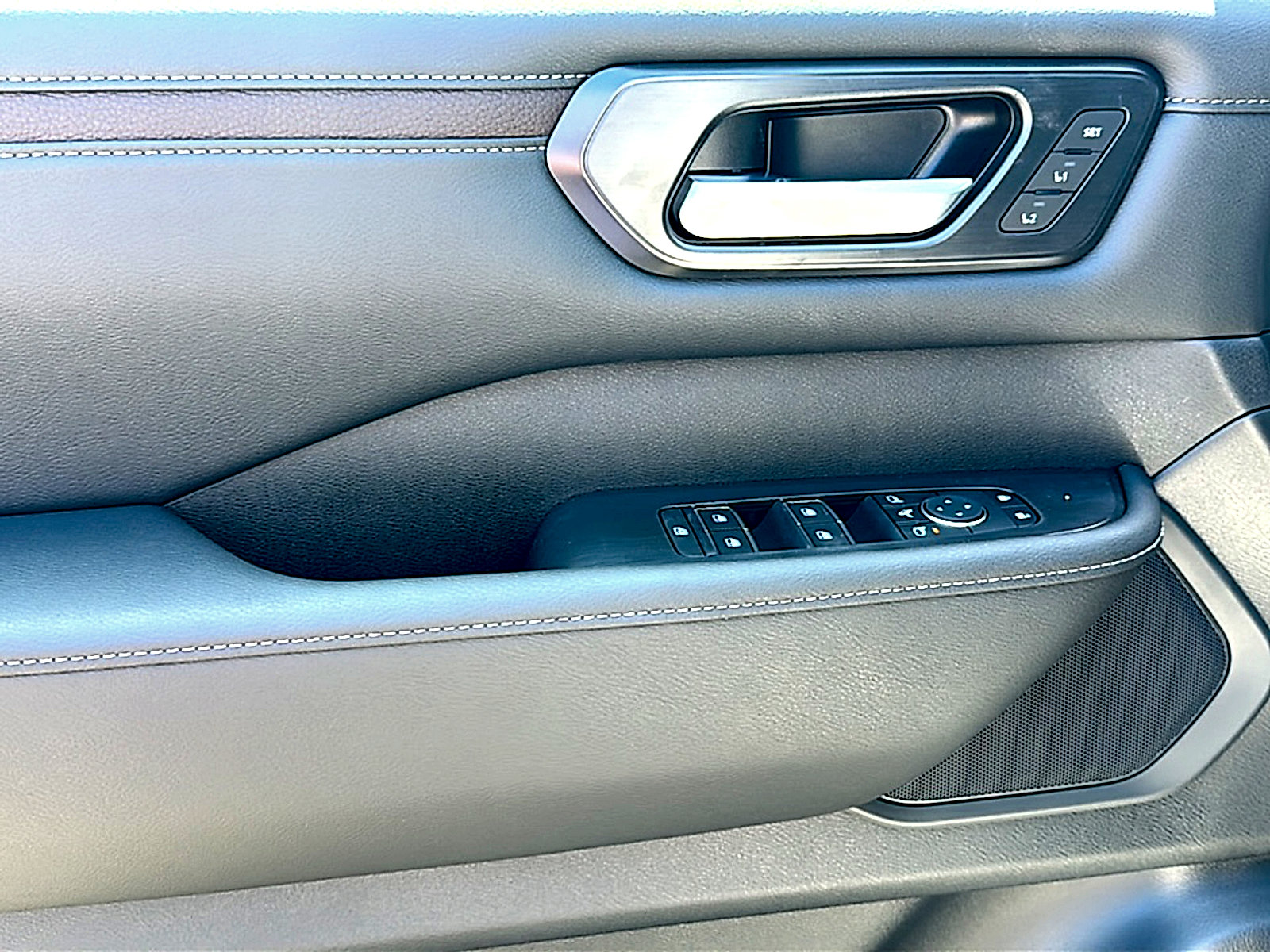 New 2026 Nissan Armada SL w/ Captain's Chari Seat Package image 13