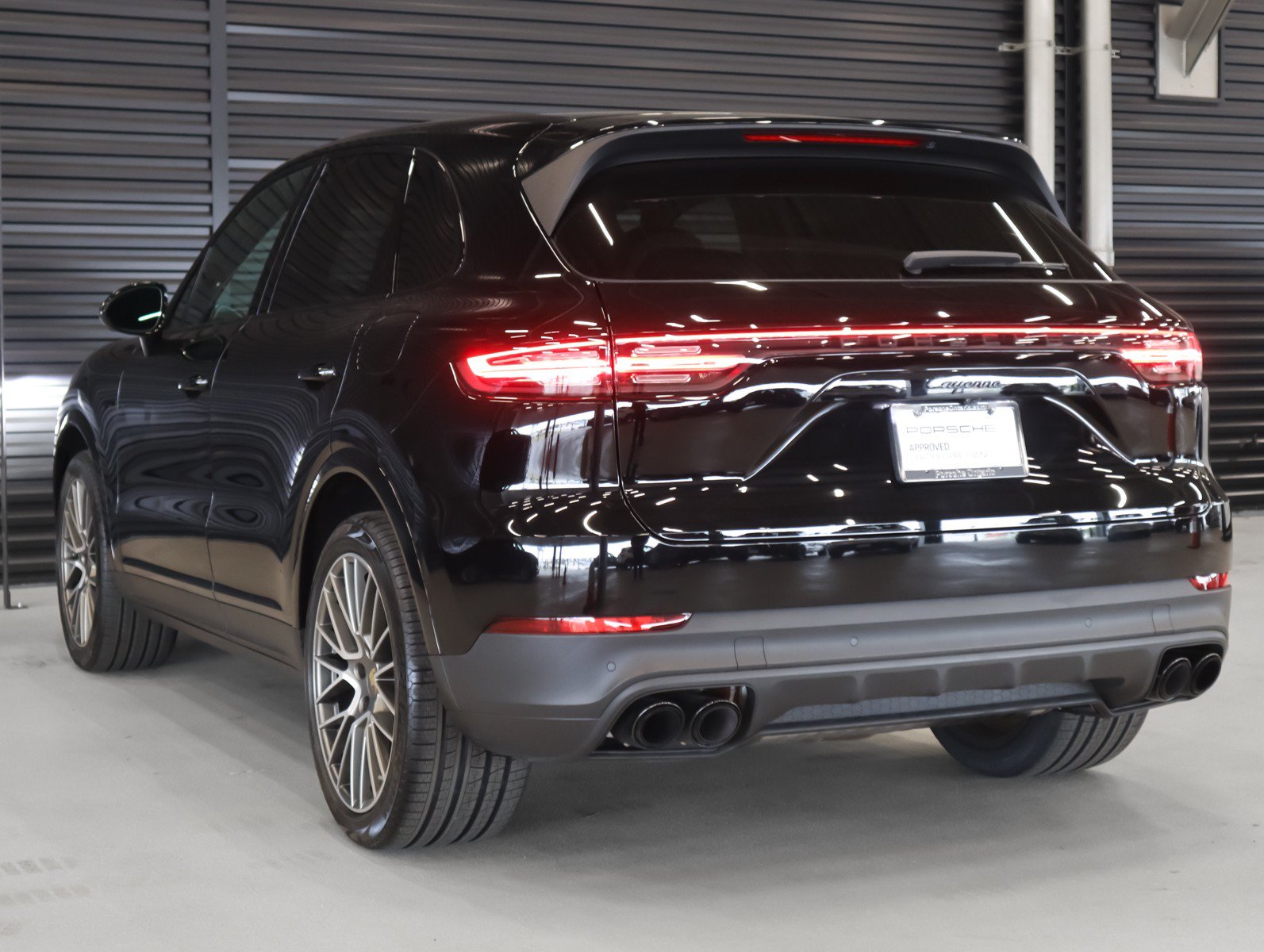 Certified 2023 Porsche Cayenne Platinum Edition AWD/4WD image 3