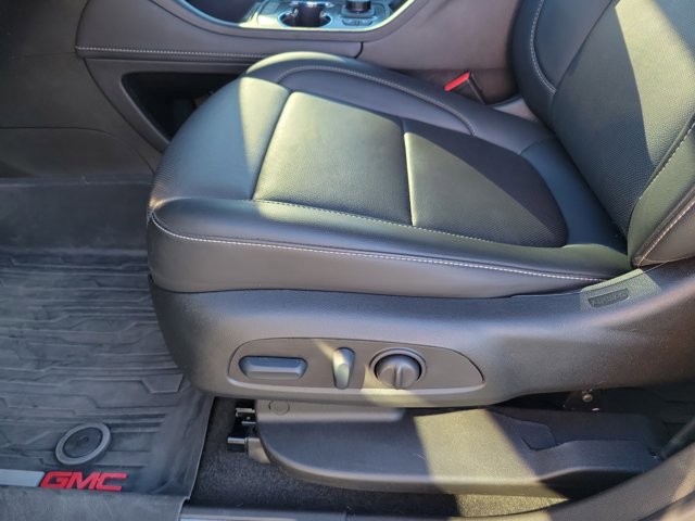 Used 2023 GMC Acadia SLT w/ Elevation Edition image 15