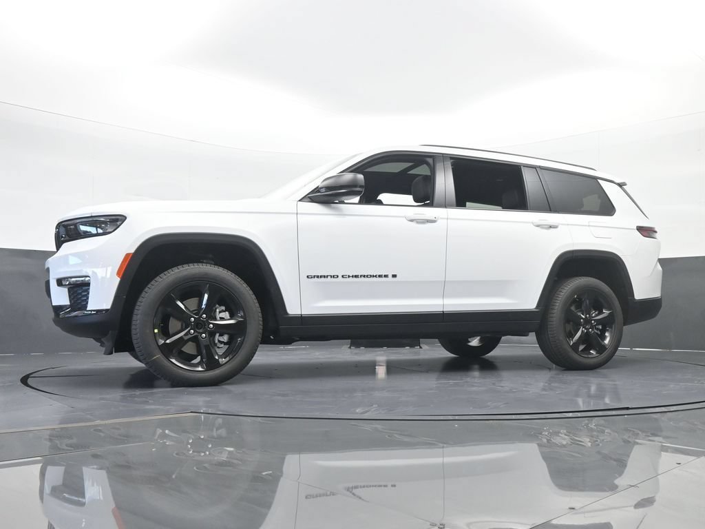 Used 2025 Jeep Grand Cherokee L Limited w/ Black Appearance Package AWD/4WD image 52