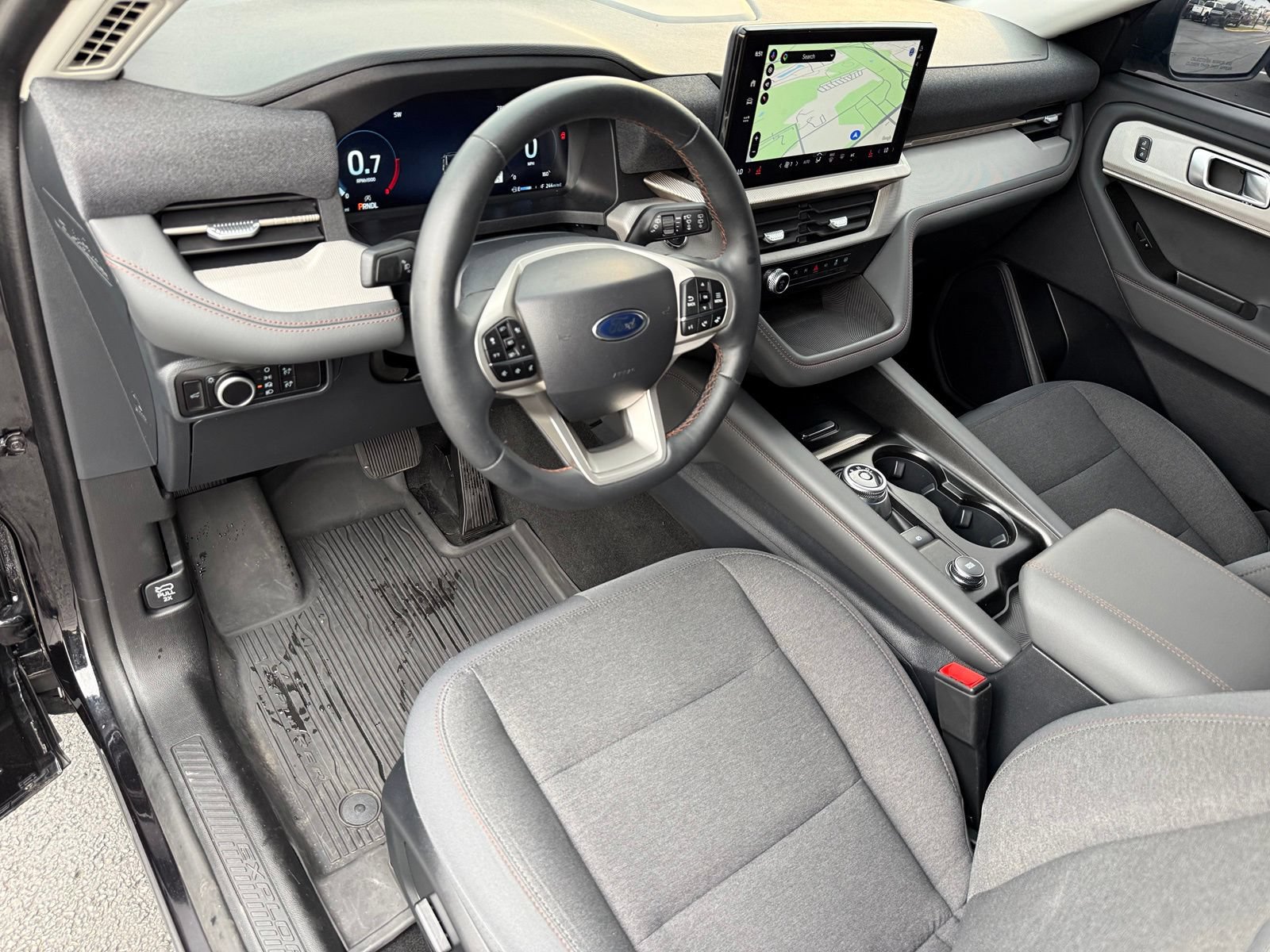 Used 2025 Ford Explorer Active AWD/4WD image 12