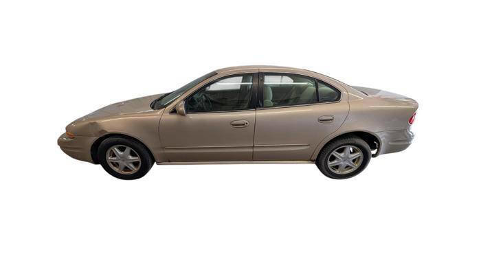 Used 2002 Oldsmobile Alero GL FWD image 2