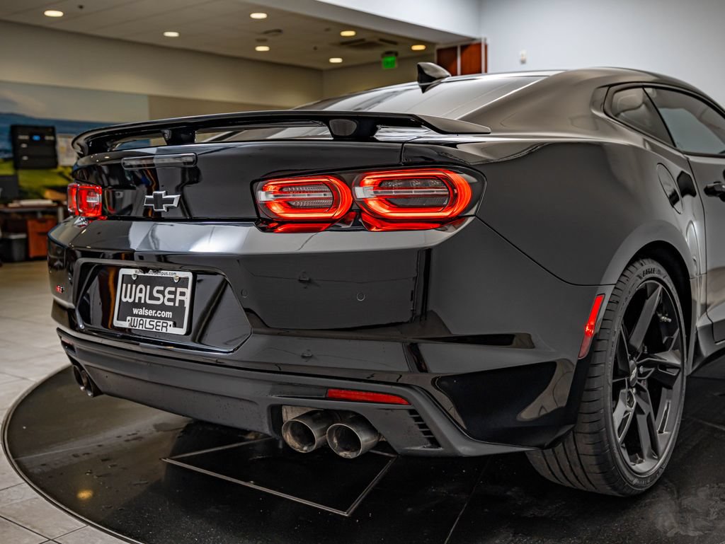 Used 2019 Chevrolet Camaro SS RWD image 16