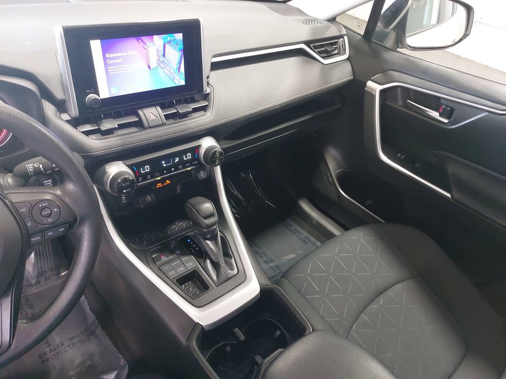 Used 2025 Toyota RAV4 XLE AWD/4WD image 24