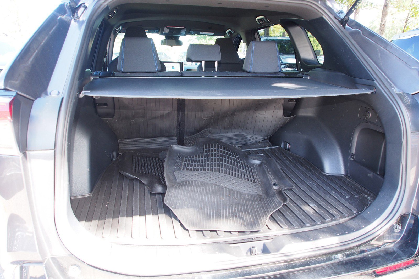 Used 2024 Toyota RAV4 SE image 14