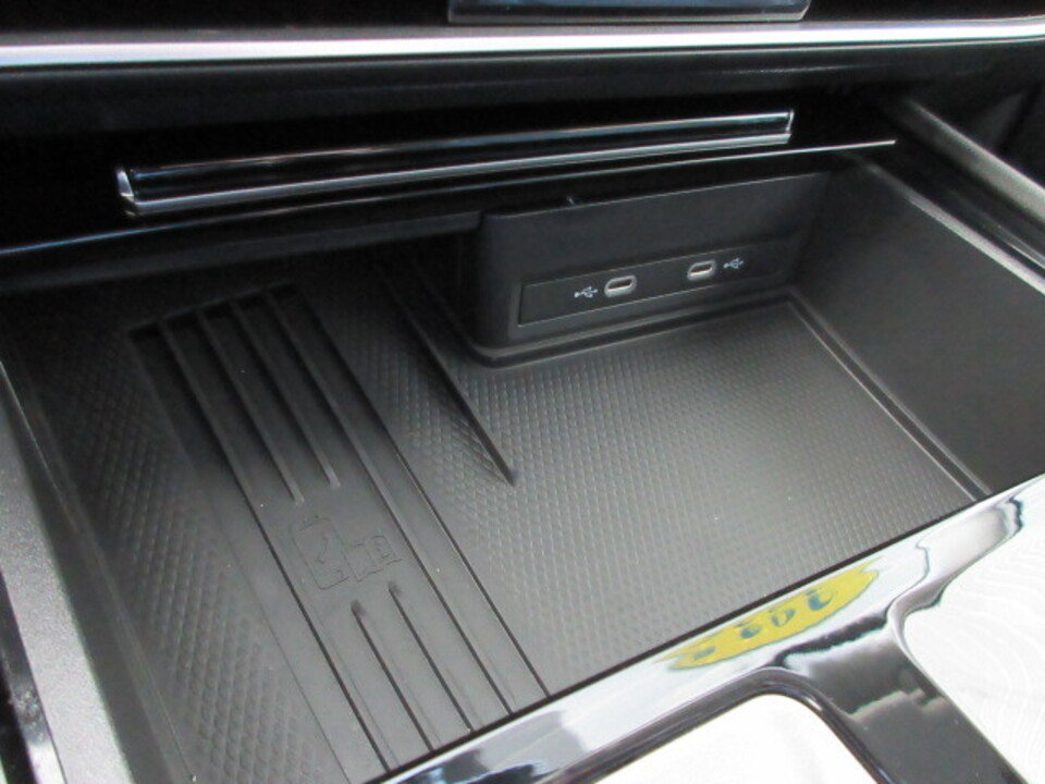 Used 2025 Volkswagen Atlas SE image 31