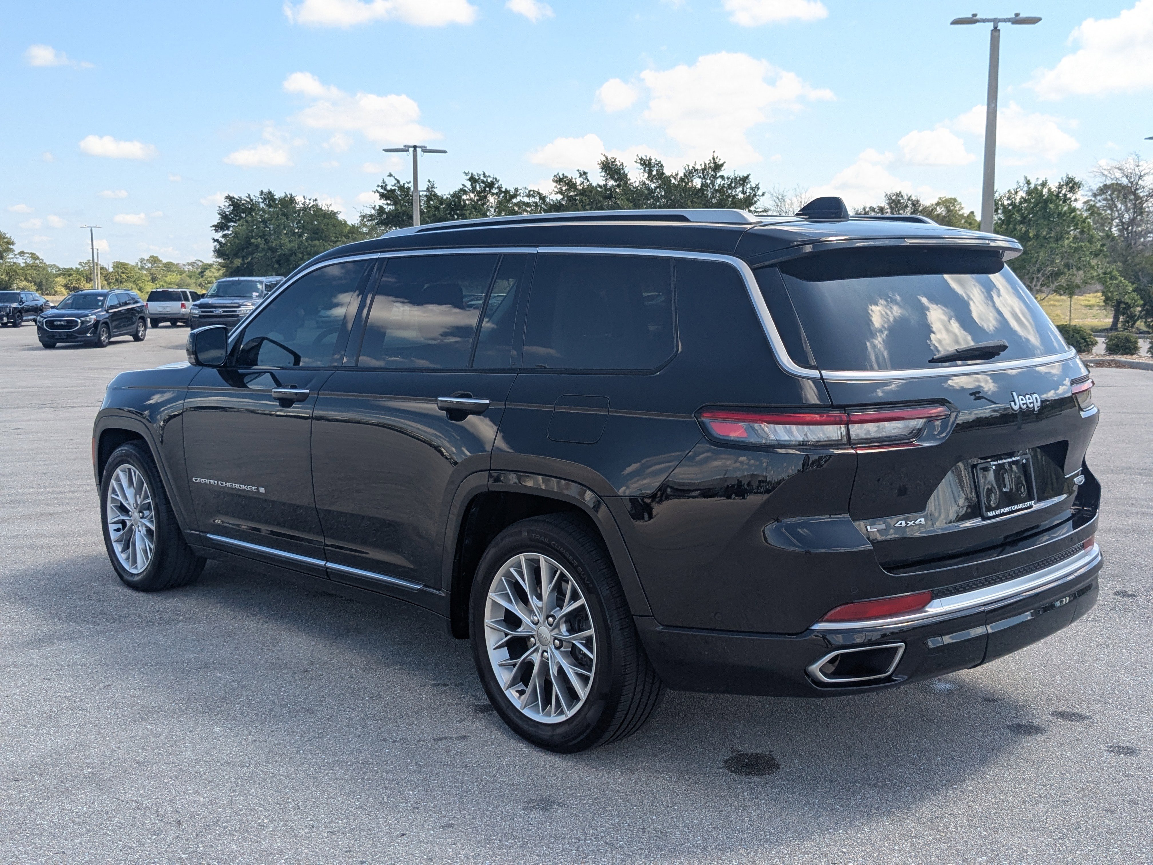 Used 2023 Jeep Grand Cherokee L Summit w/ Luxury Tech Group V AWD/4WD image 7