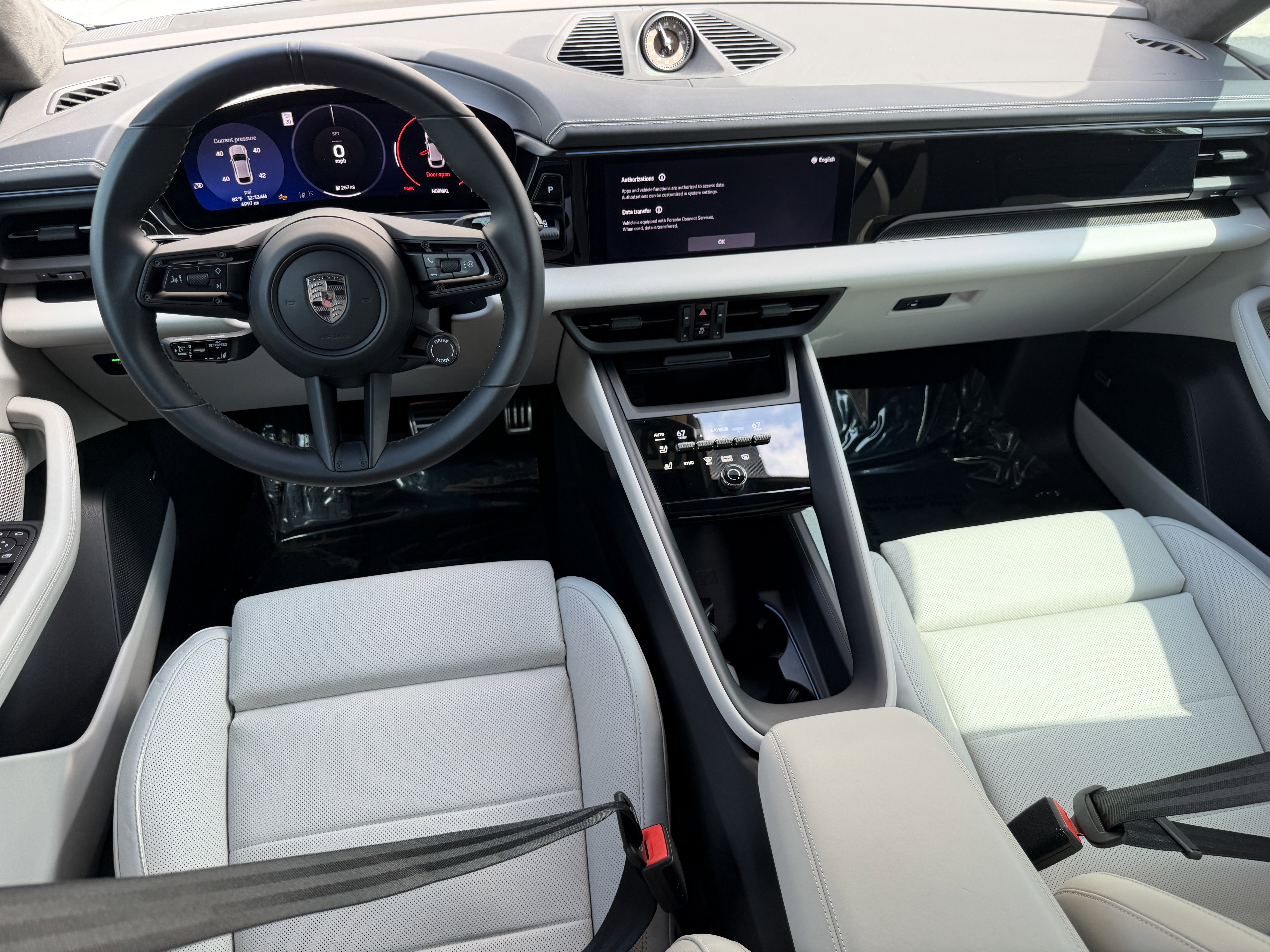 Certified 2024 Porsche Macan Turbo Electric image 15