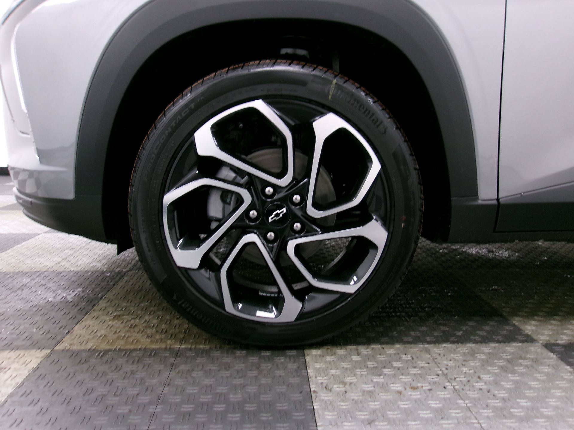 New 2026 Chevrolet Trax RS w/ Sunroof Package FWD image 17