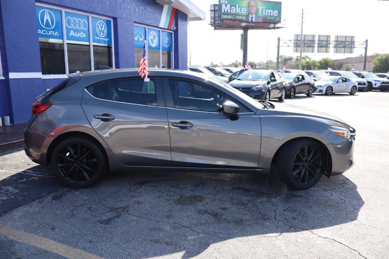 Used 2018 MAZDA MAZDA3 Grand Touring w/ Premium Equipment Package FWD image 2