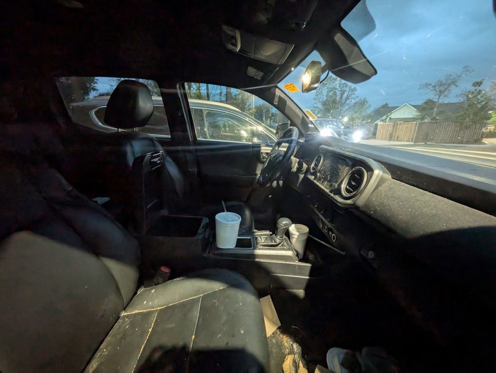 Used 2019 Toyota Tacoma TRD Sport w/ Technology Package image 10