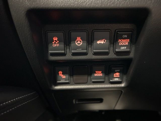 Used 2016 Nissan Pathfinder Platinum image 12