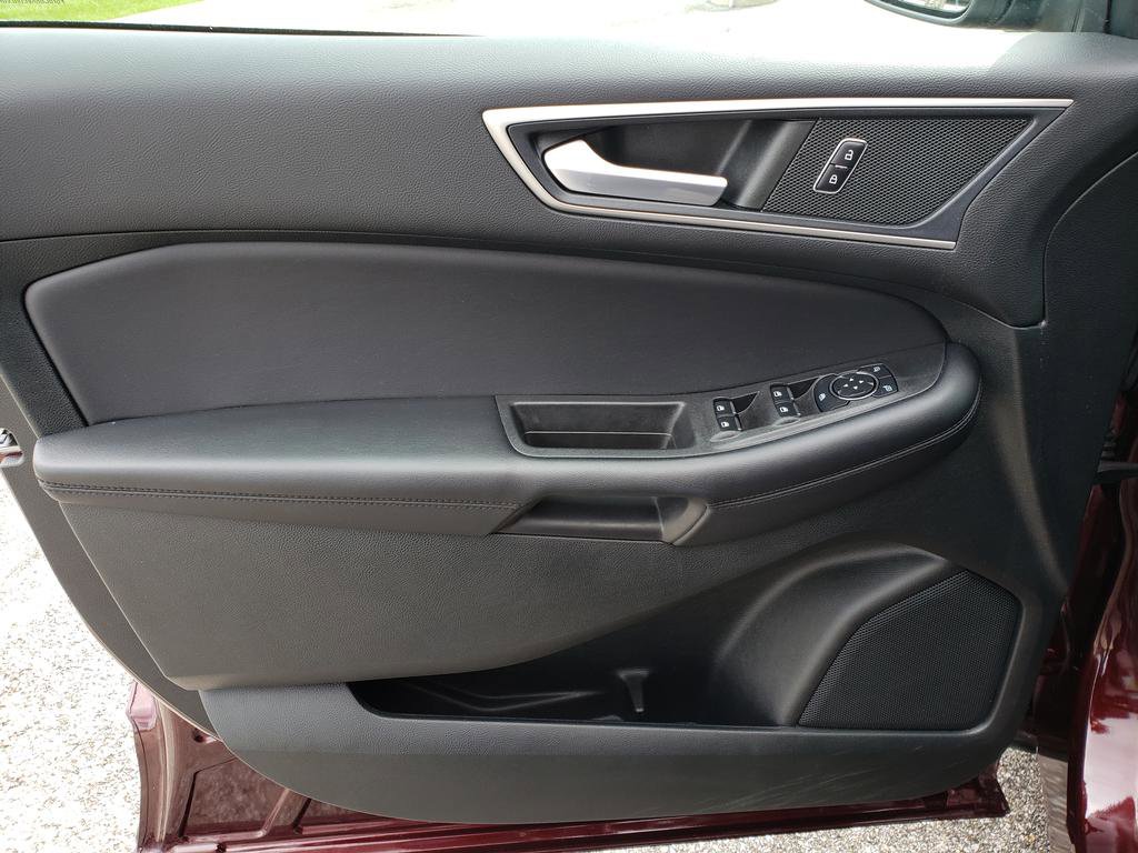 Used 2023 Ford Edge SEL w/ Convenience Package image 9