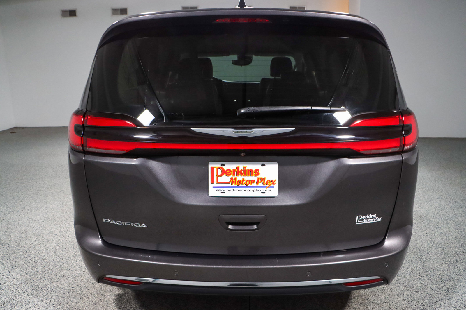 Used 2023 Chrysler Pacifica Touring-L image 8