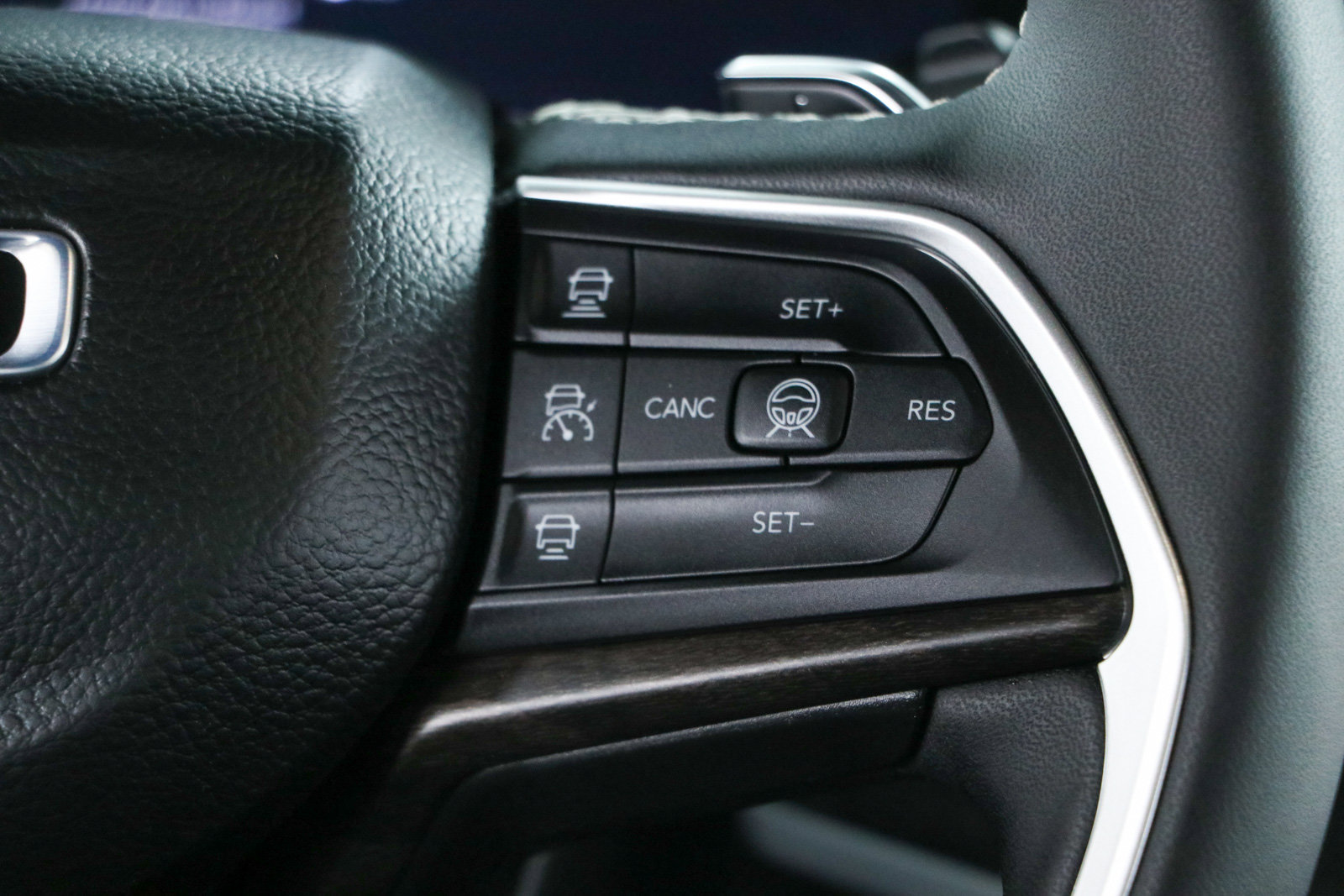 Used 2026 Jeep Grand Cherokee L Limited AWD/4WD image 14