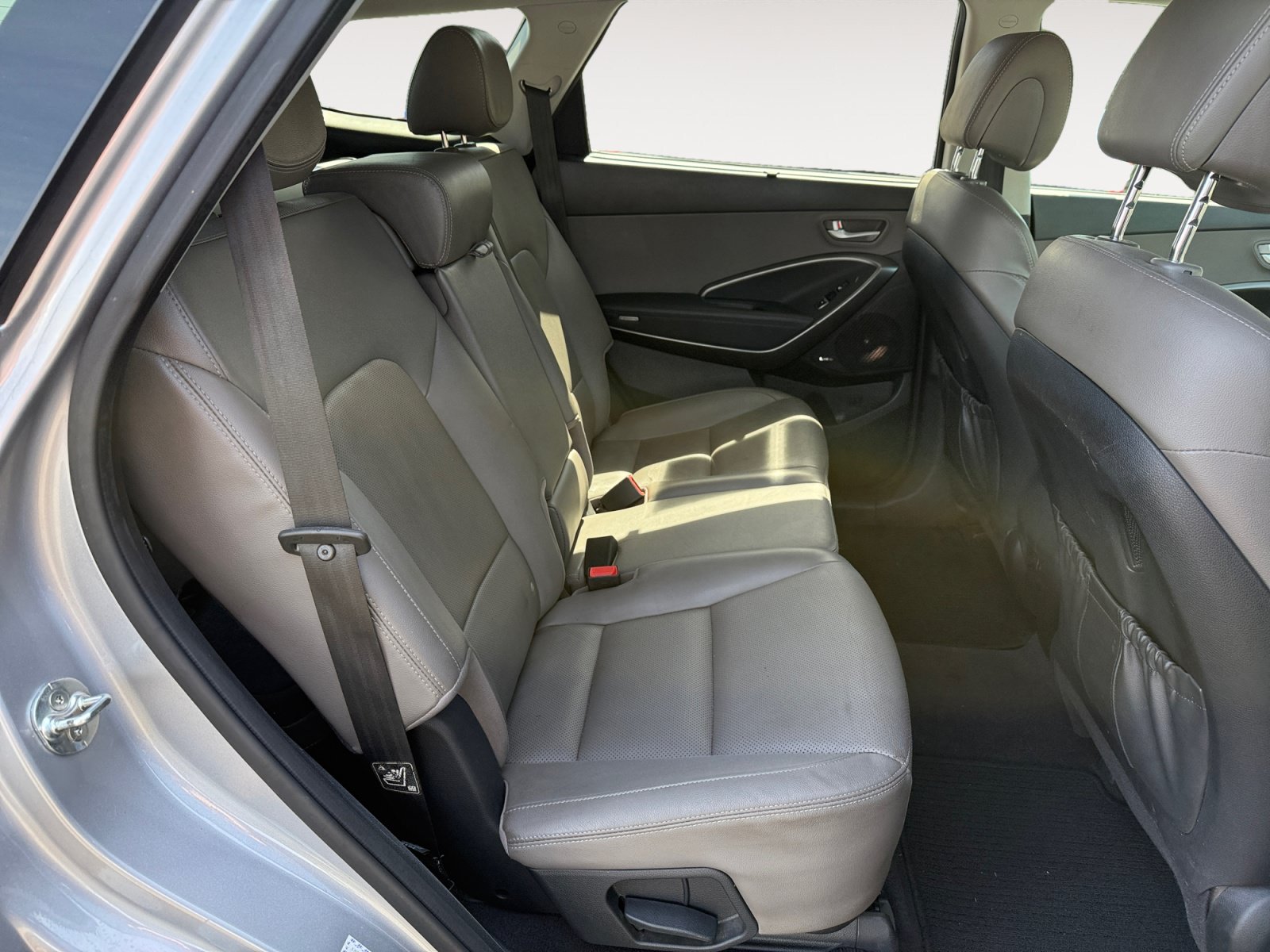 Used 2017 Hyundai Santa Fe FWD image 18