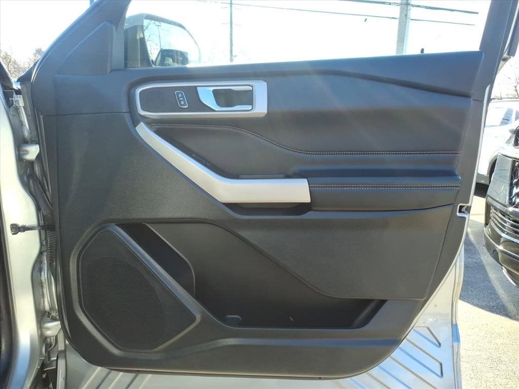 Certified 2023 Ford Explorer XLT w/ Equipment Group 202A image 15