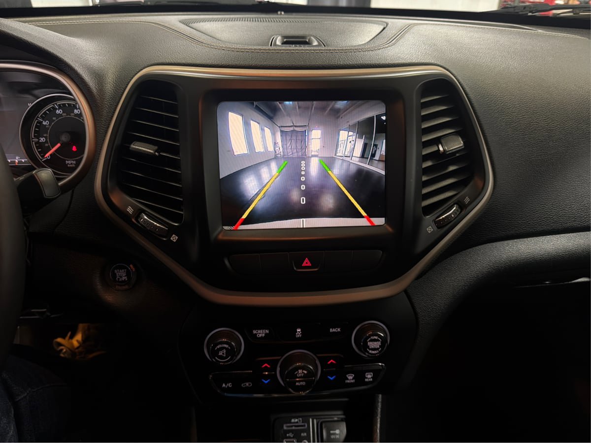 Used 2014 Jeep Cherokee Limited w/ Luxury Group AWD/4WD image 30