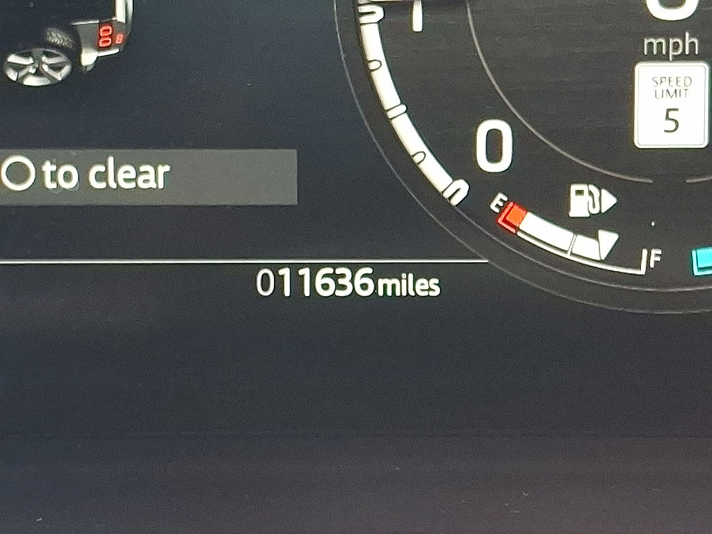 Used 2025 Land Rover Defender 110 X-Dynamic SE AWD/4WD image 19