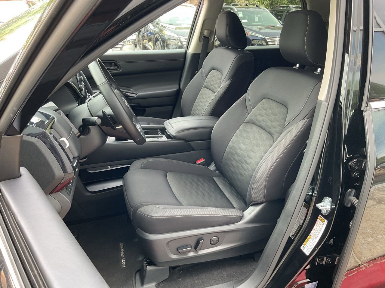 Used 2025 Nissan Pathfinder SV image 14