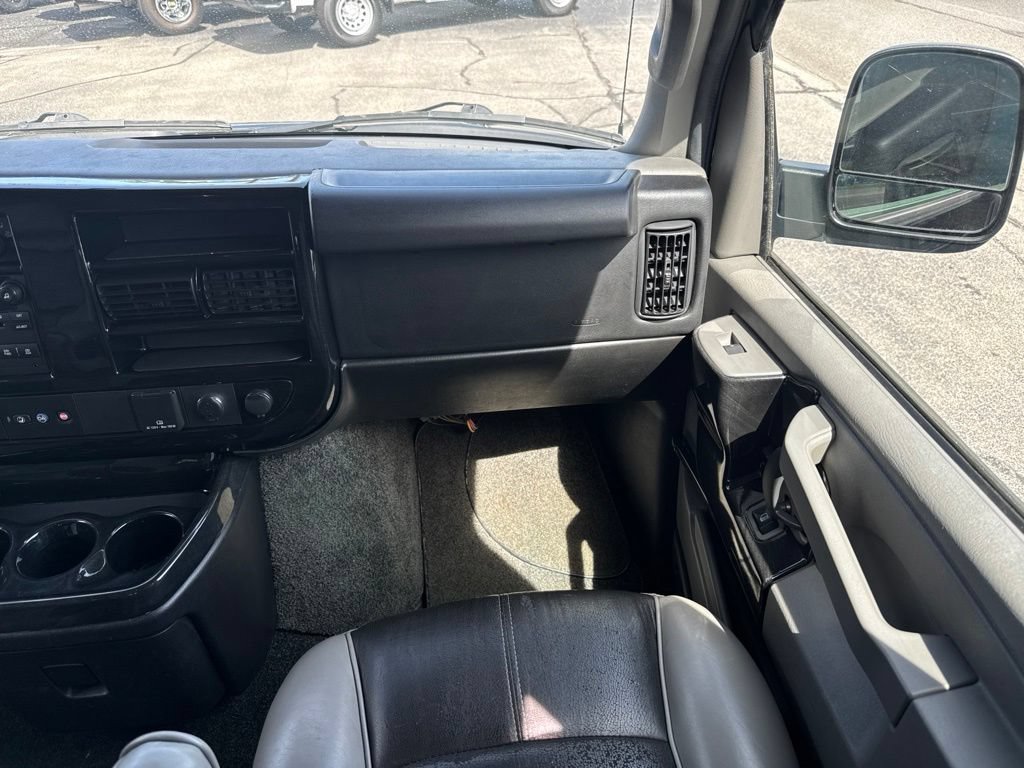 Used 2016 Chevrolet Express 2500 RWD image 30