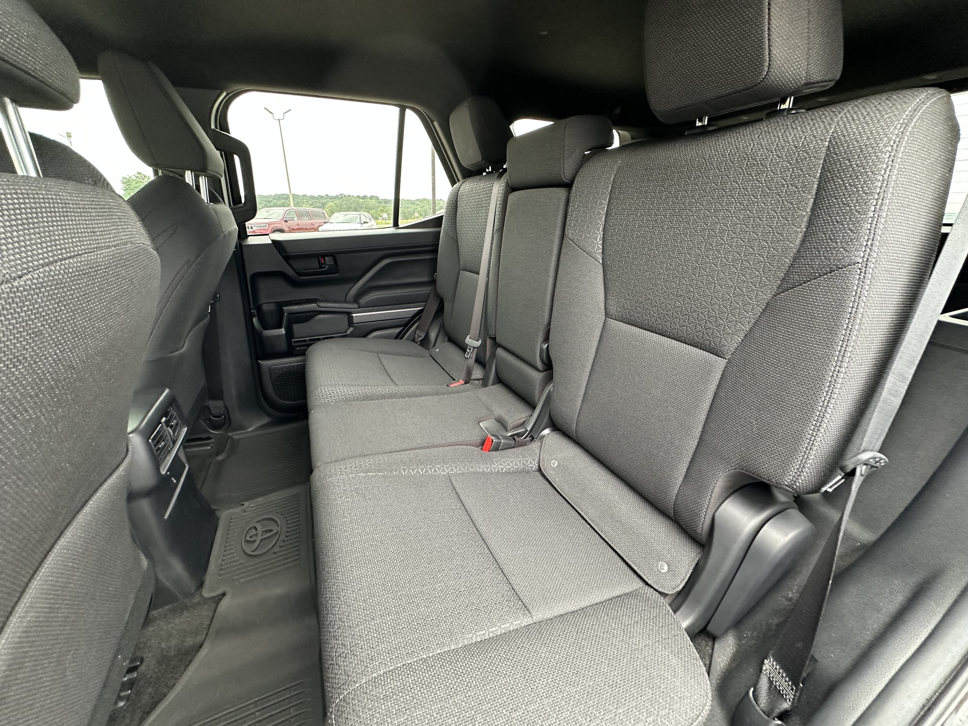 Used 2025 Toyota 4Runner SR5 AWD/4WD image 21