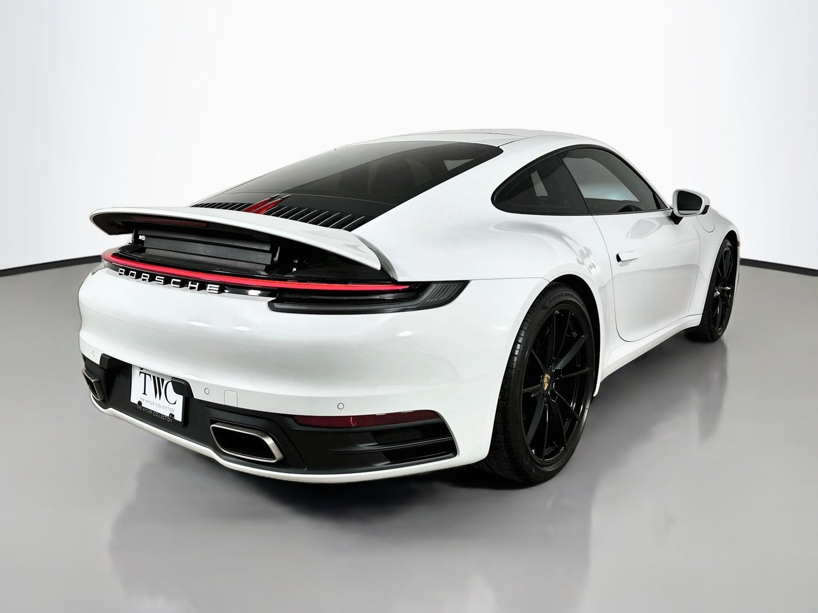 Used 2024 Porsche 911 Carrera 4 AWD/4WD image 5