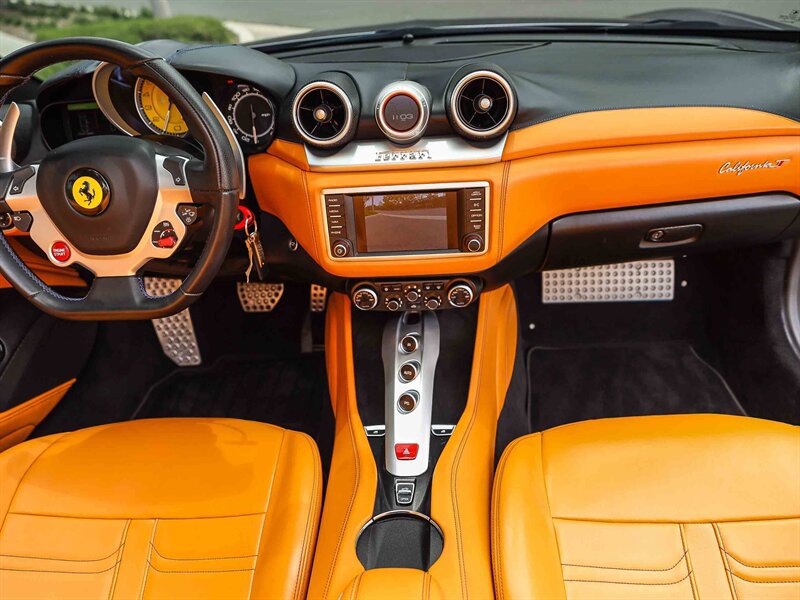 Used 2016 Ferrari California T RWD image 26