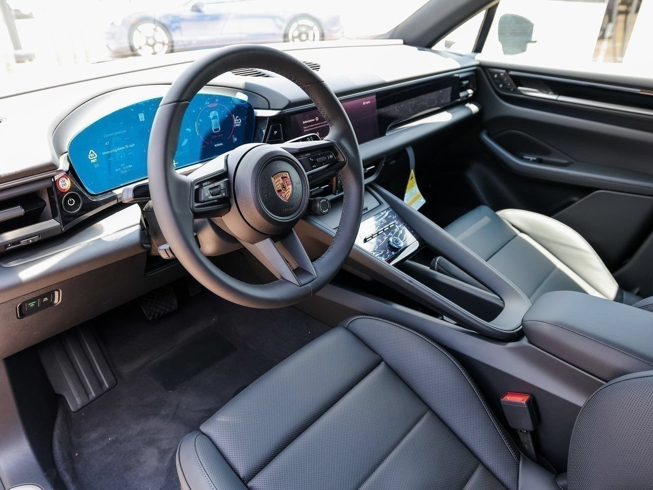 New 2025 Porsche Macan Electric RWD image 4