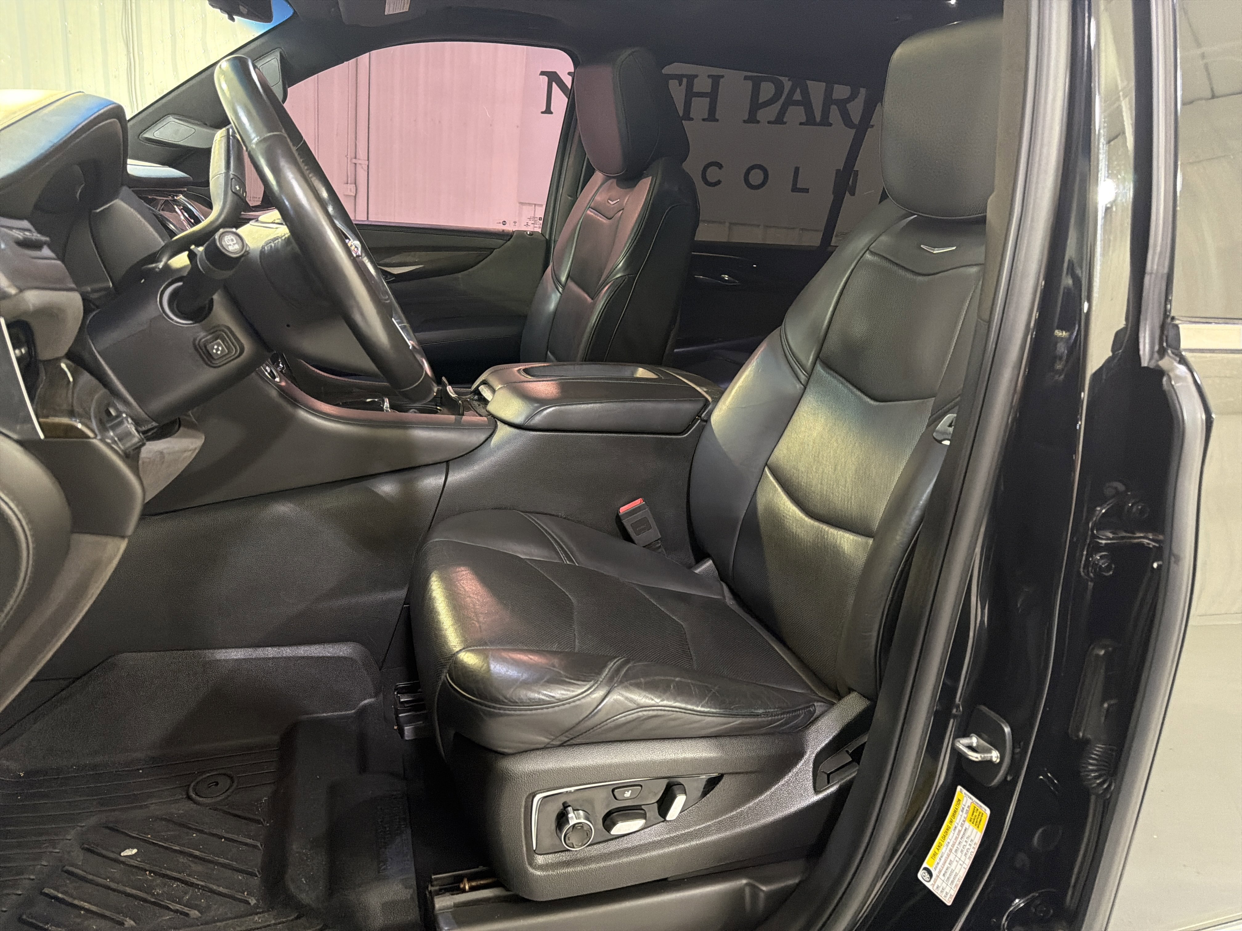 Used 2017 Cadillac Escalade ESV Platinum image 9