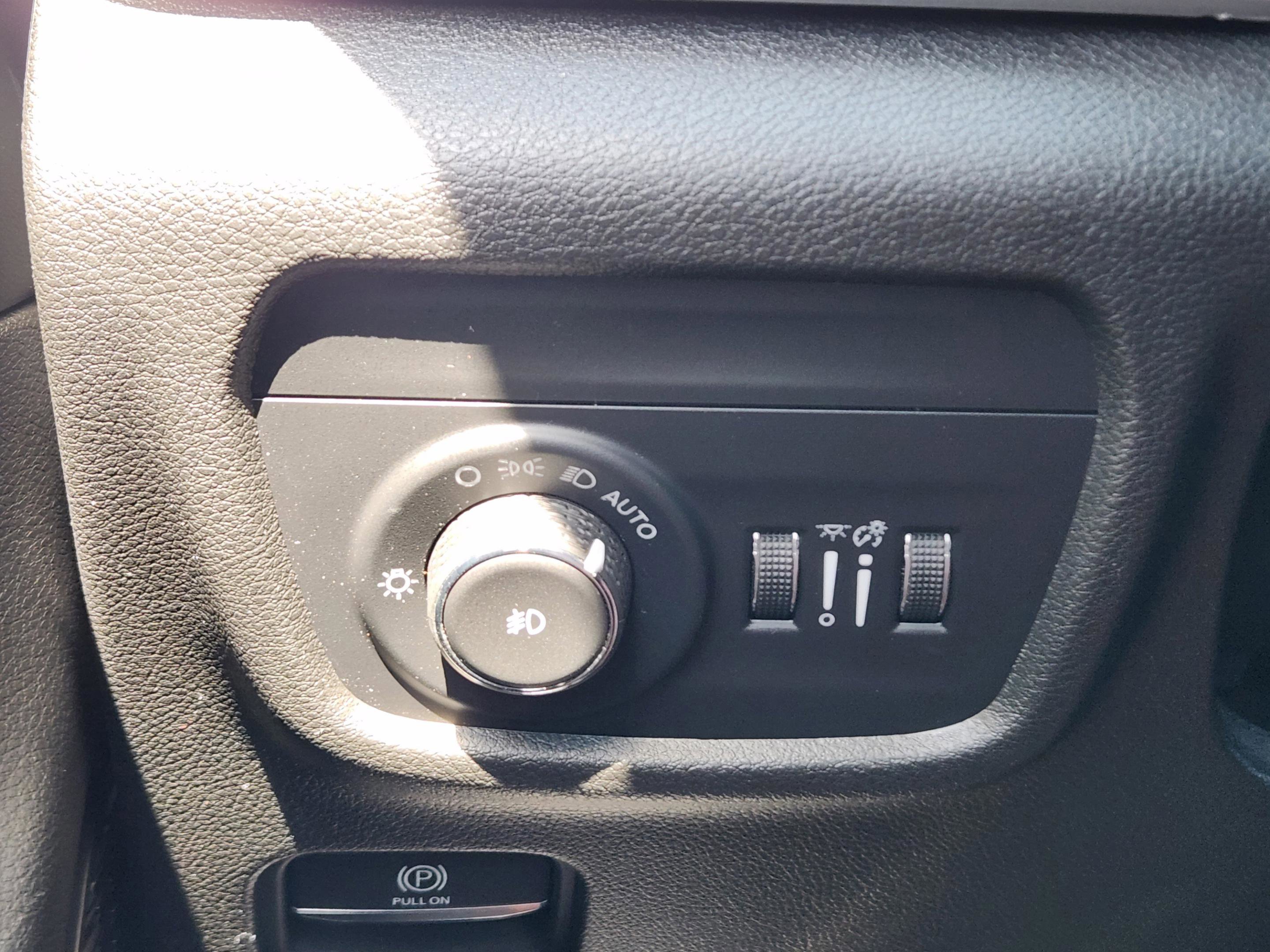 Used 2023 Jeep Grand Cherokee Limited w/ Black Appearance Package image 15