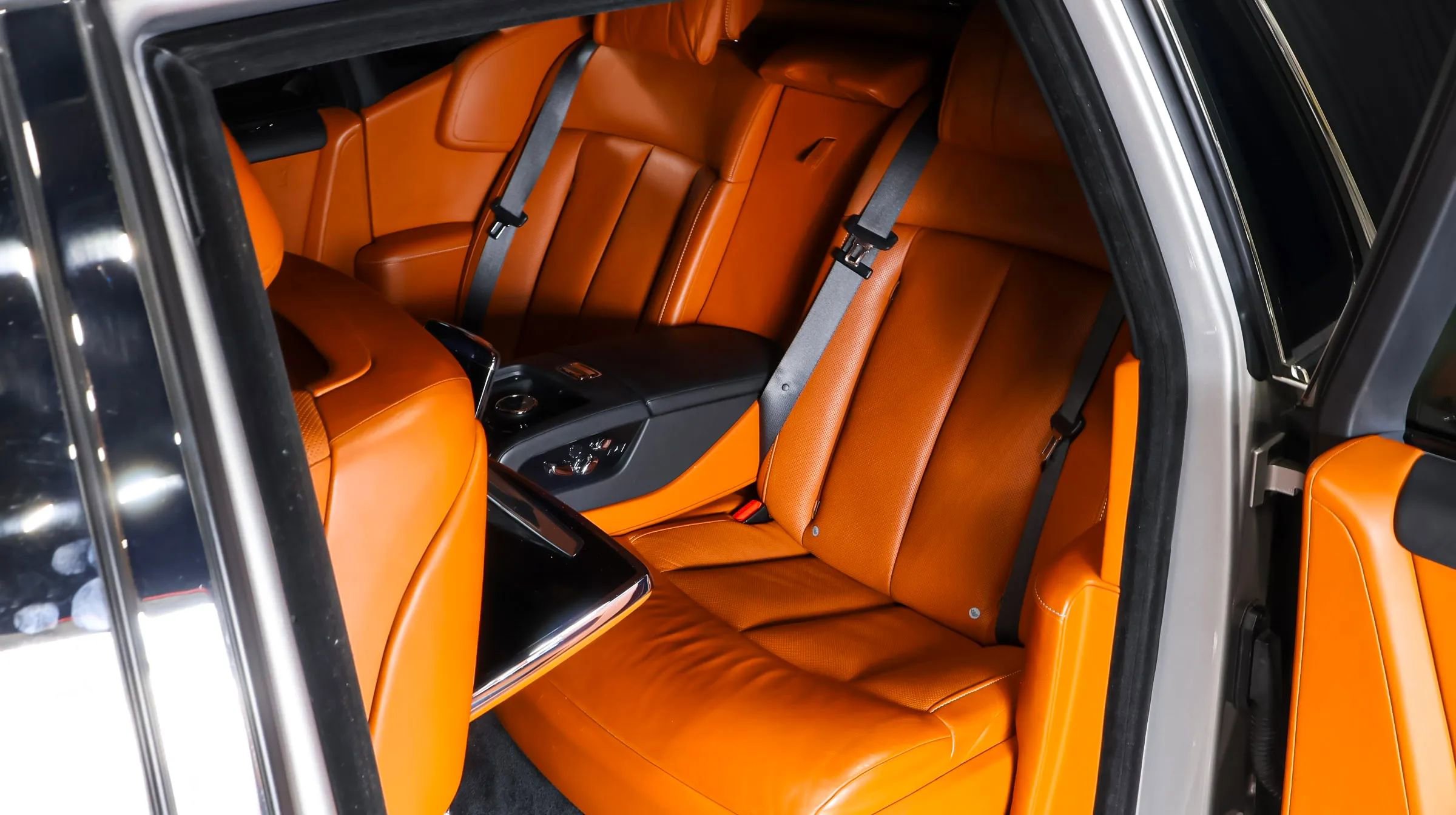 Used 2018 Rolls-Royce Phantom Sedan image 23