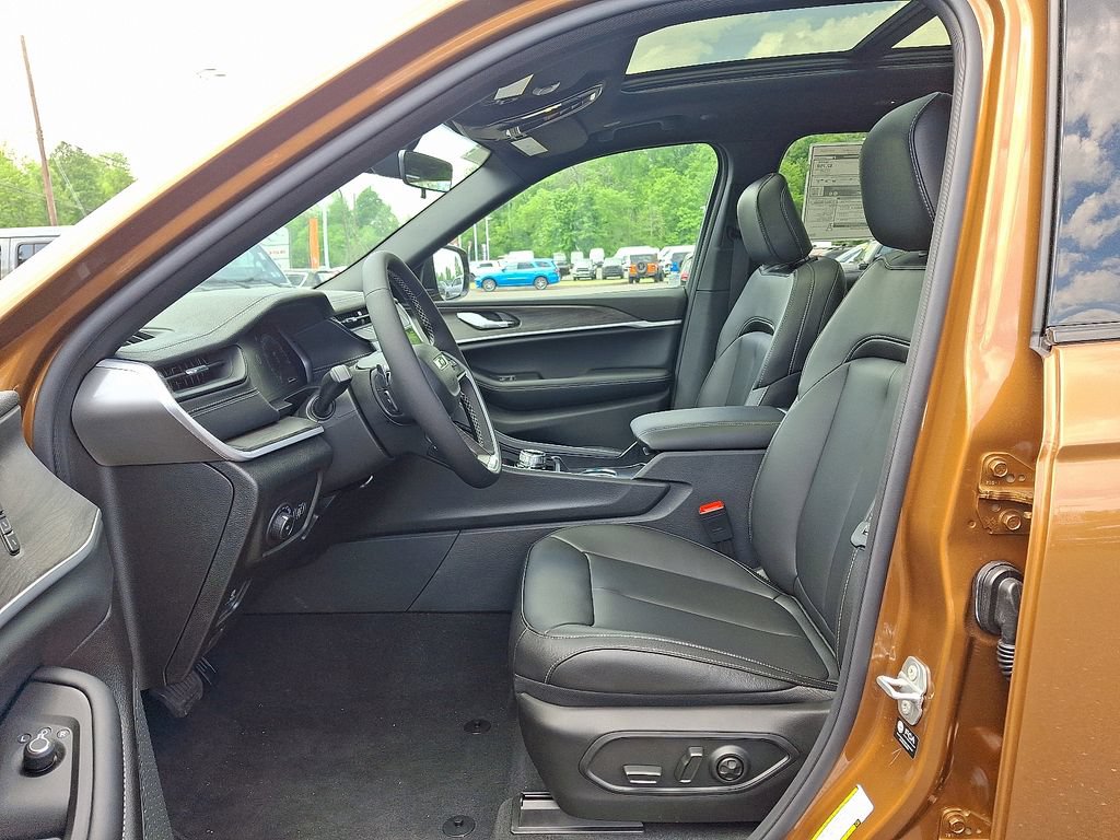 New 2026 Jeep Grand Cherokee L Limited AWD/4WD image 10