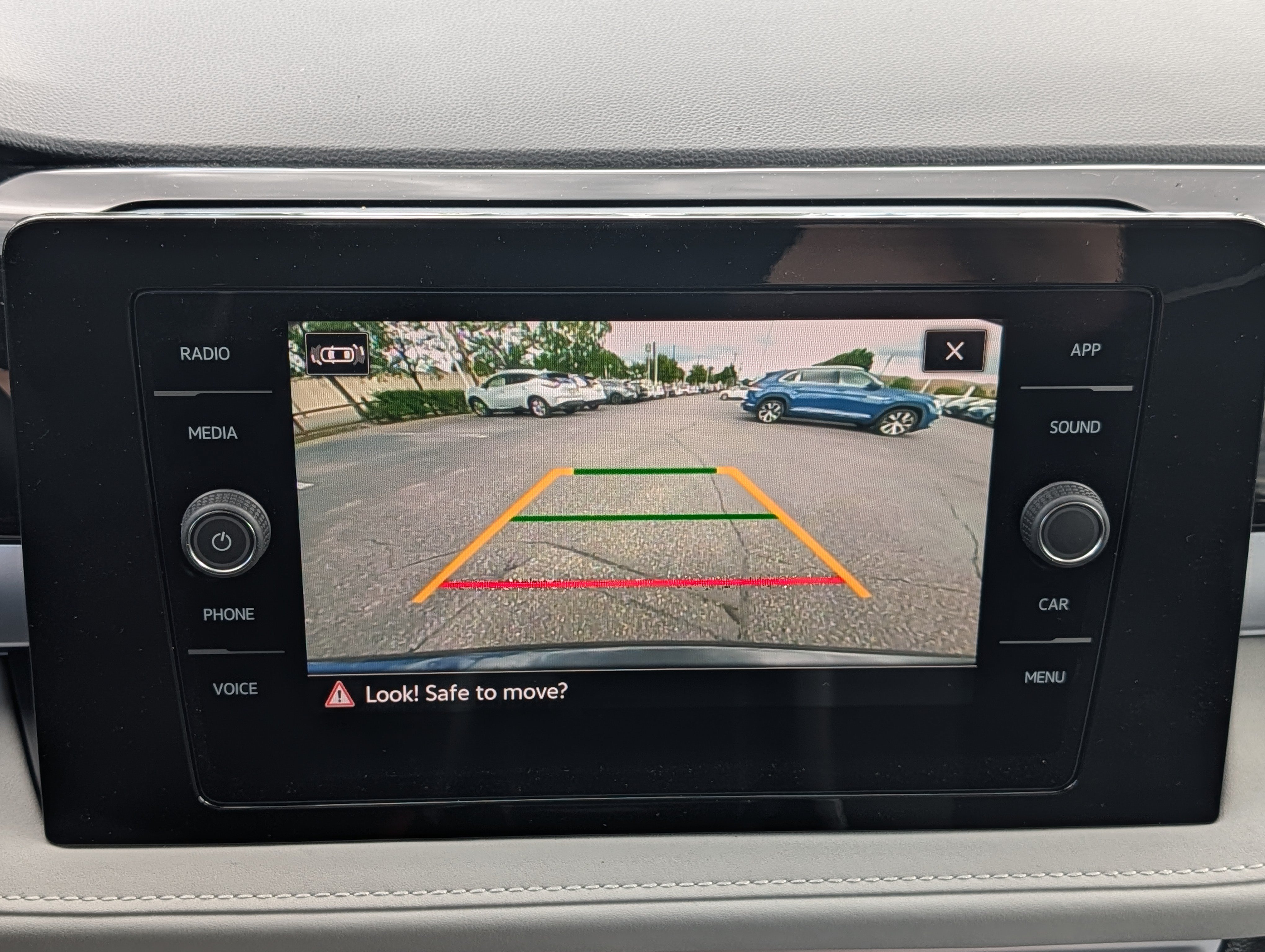 New 2026 Volkswagen Taos SE FWD image 10