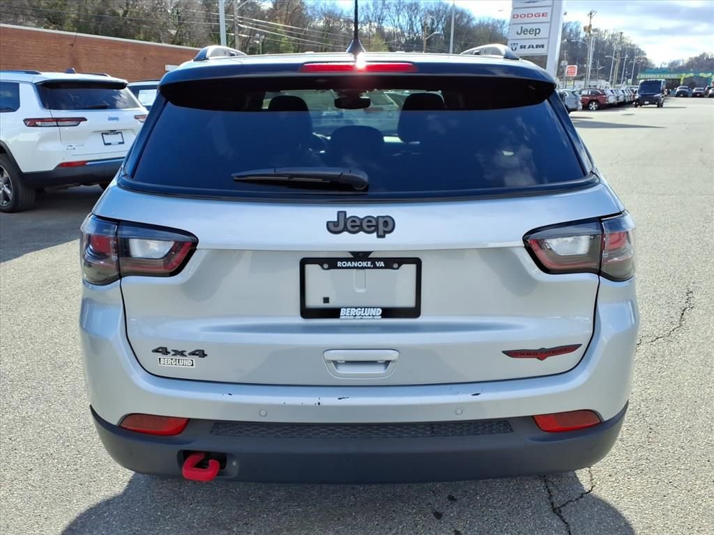 Used 2025 Jeep Compass Trailhawk w/ Trailhawk Elite Group image 5