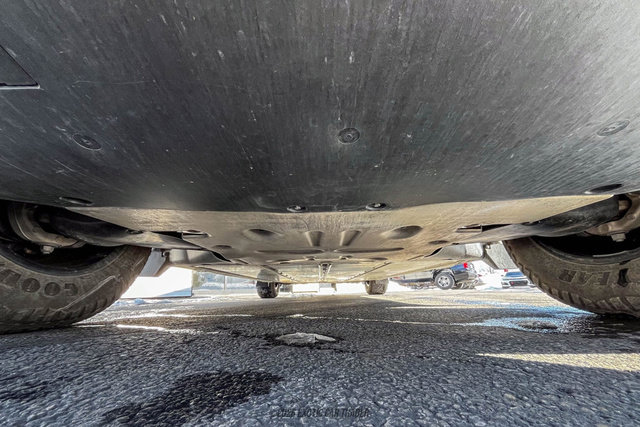 Used 2024 Tesla Cybertruck AWD Crew Cab image 34