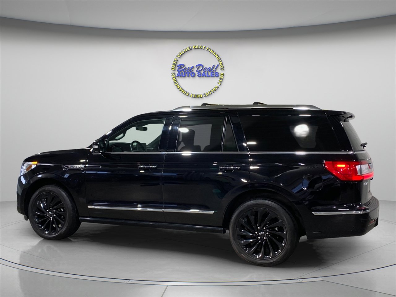 Used 2021 Lincoln Navigator Reserve image 3