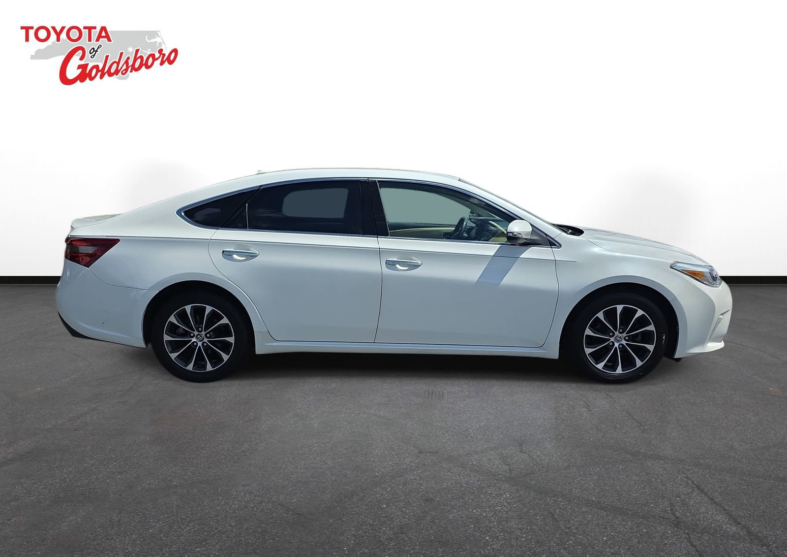 Used 2016 Toyota Avalon XLE FWD image 4