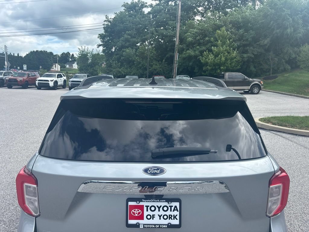 Used 2023 Ford Explorer XLT w/ Equipment Group 202A AWD/4WD image 6