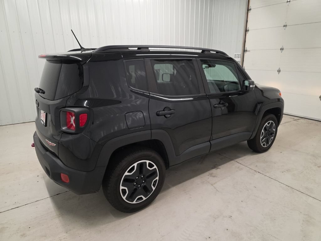 Used 2017 Jeep Renegade Trailhawk AWD/4WD image 6