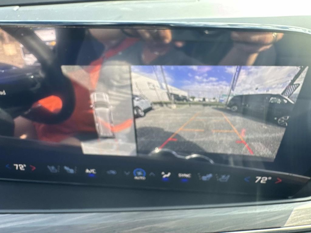 New 2026 Chevrolet Suburban Premier image 27