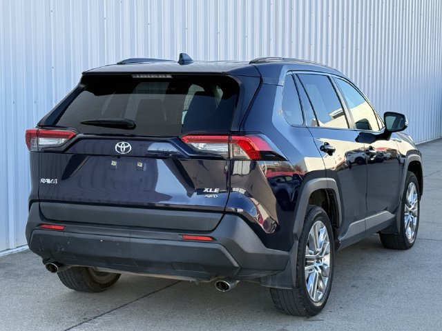 Used 2021 Toyota RAV4 XLE Premium AWD/4WD image 4
