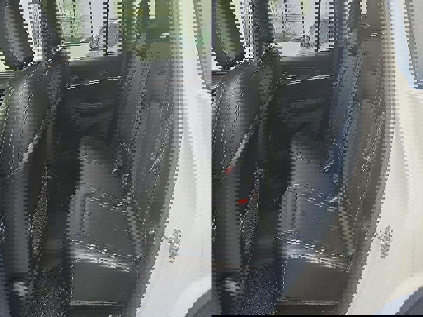 Used 2023 Jeep Grand Cherokee Limited w/ Black Appearance Package AWD/4WD image 13