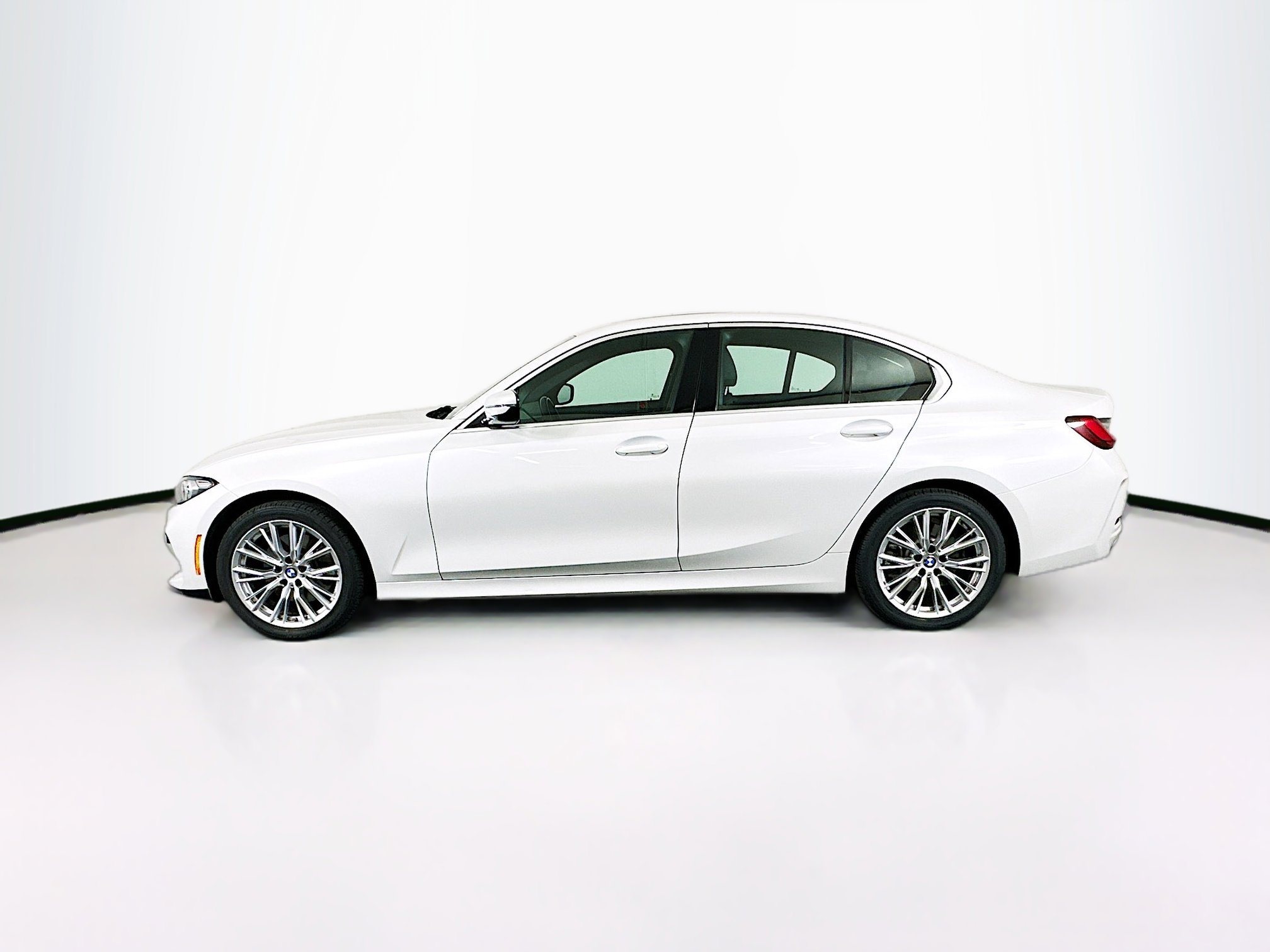 Used 2024 BMW 330i Sedan image 4